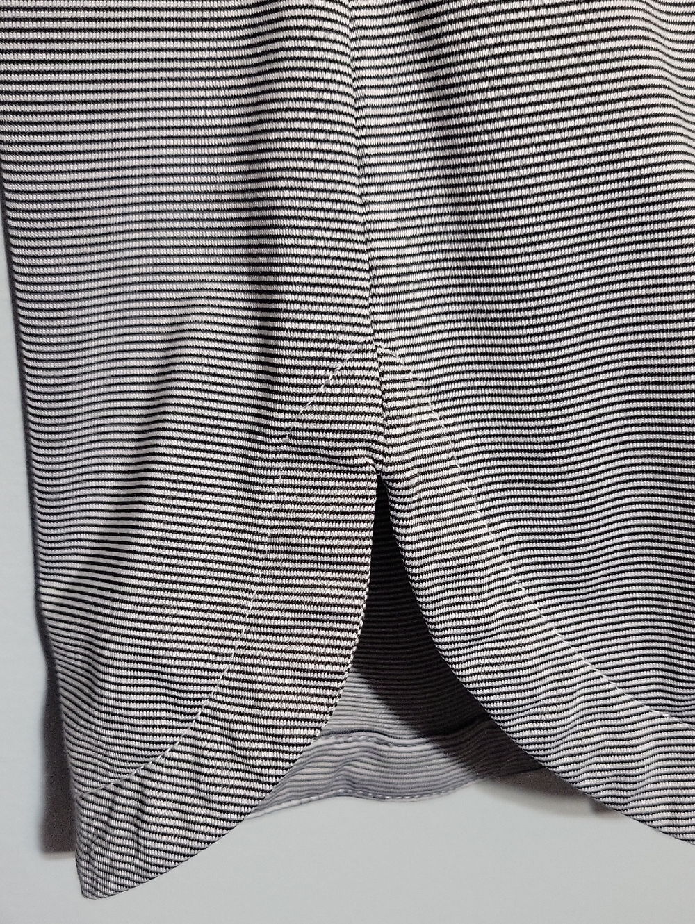 FootJoy Womens Compass Pointe Logo Black White Sleeveless V-neck Golf Shirt Sz M - Picture 7 of 10